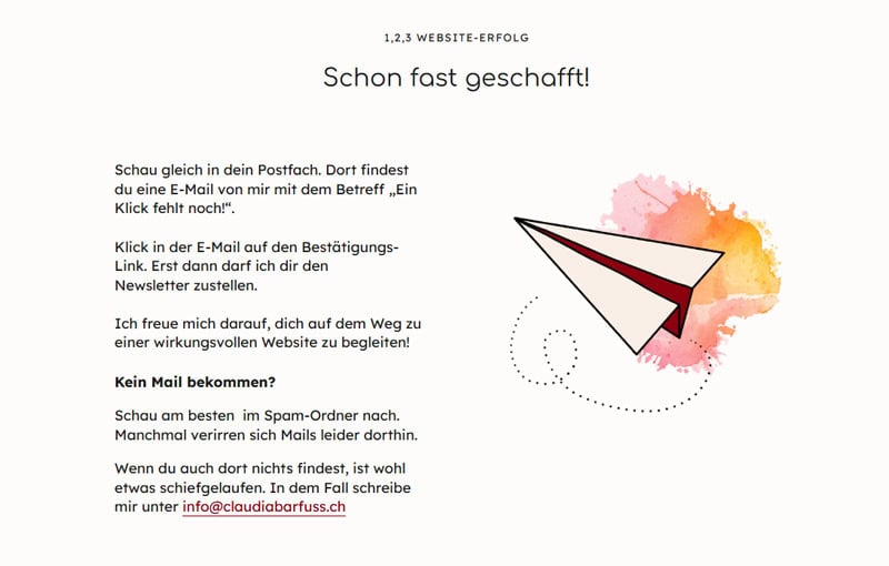 Screenshot der Fast-Geschafft-Seite: Links ein Hinweistext zur Double-Opt-In-Mail mit dem Betreff ‚Ein Klick fehlt noch‘, rechts eine Illustration eines Papierfliegers.