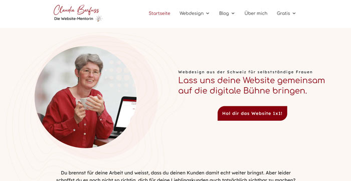 Hero-Bereich der alten Website von Claudia Barfuss. Links in einem Kreis ein Porträt von ihr und rechts ein Text und ein Button.